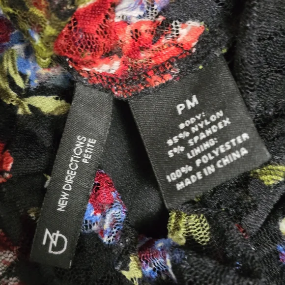 New Directions Black Multicolor Floral Lace Mockneck Top MP Whimsigoth - Picture 6 of 7